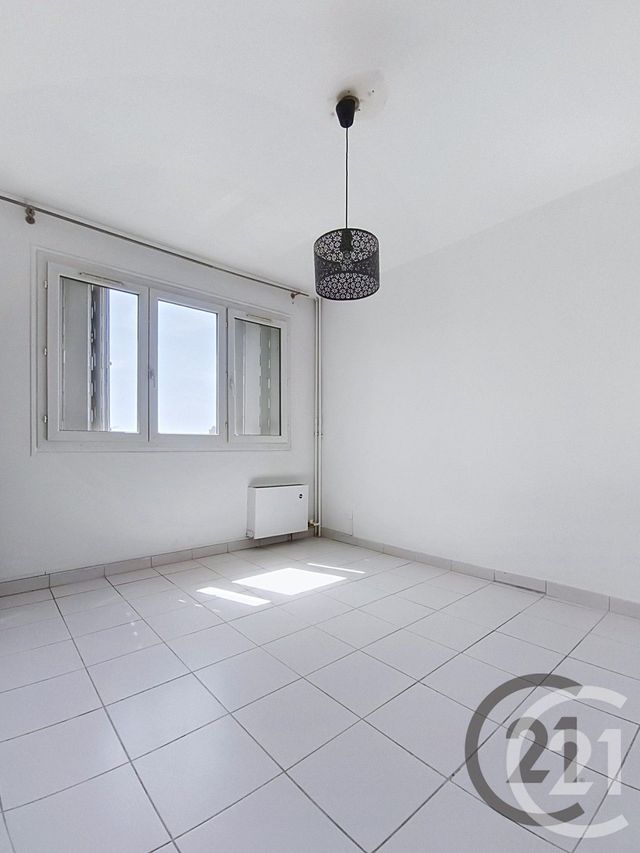 Appartement F2 à louer - 2 pièces - 46.0 m2 - ST JULIEN LES VILLAS - 10 - CHAMPAGNE-ARDENNE - Century 21 Martinot Immobilier