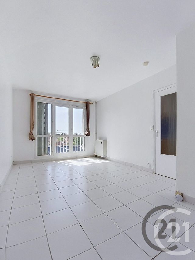 Appartement F2 à louer - 2 pièces - 46.0 m2 - ST JULIEN LES VILLAS - 10 - CHAMPAGNE-ARDENNE - Century 21 Martinot Immobilier