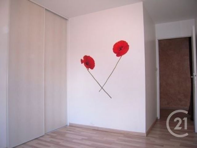 Appartement F3 à louer - 3 pièces - 62.3 m2 - STE SAVINE - 10 - CHAMPAGNE-ARDENNE - Century 21 Martinot Immobilier