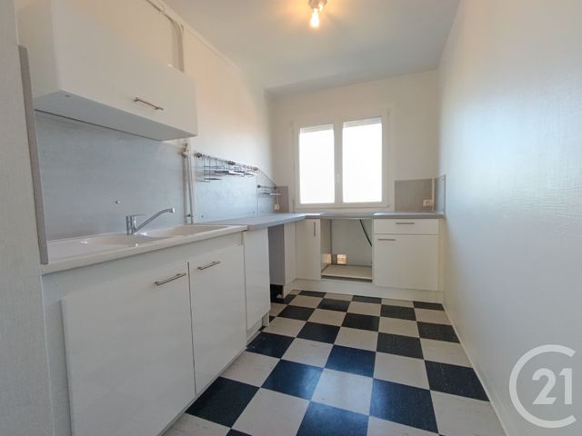 Appartement à louer - 4 pièces - 68.0 m2 - LA CHAPELLE ST LUC - 10 - CHAMPAGNE-ARDENNE - Century 21 Martinot Immobilier