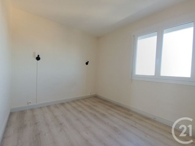 Appartement à louer - 4 pièces - 68.0 m2 - LA CHAPELLE ST LUC - 10 - CHAMPAGNE-ARDENNE - Century 21 Martinot Immobilier