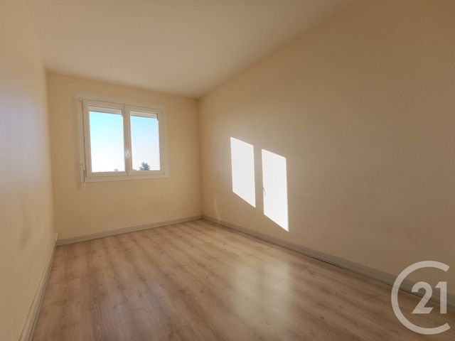 Appartement à louer - 4 pièces - 68.0 m2 - LA CHAPELLE ST LUC - 10 - CHAMPAGNE-ARDENNE - Century 21 Martinot Immobilier