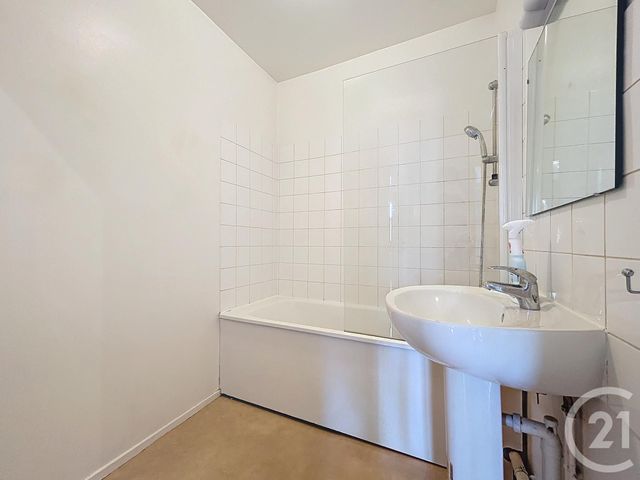 Appartement T3 à louer - 3 pièces - 55.0 m2 - STE SAVINE - 10 - CHAMPAGNE-ARDENNE - Century 21 Martinot Immobilier