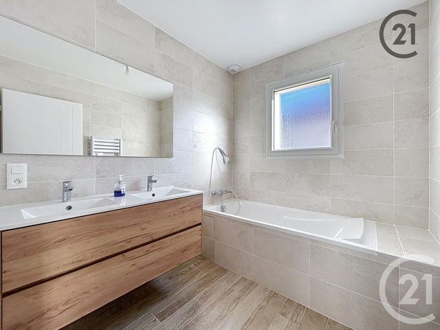 maison à vendre - 6 pièces - 121.0 m2 - ST ANDRE LES VERGERS - 10 - CHAMPAGNE-ARDENNE - Century 21 Martinot Immobilier