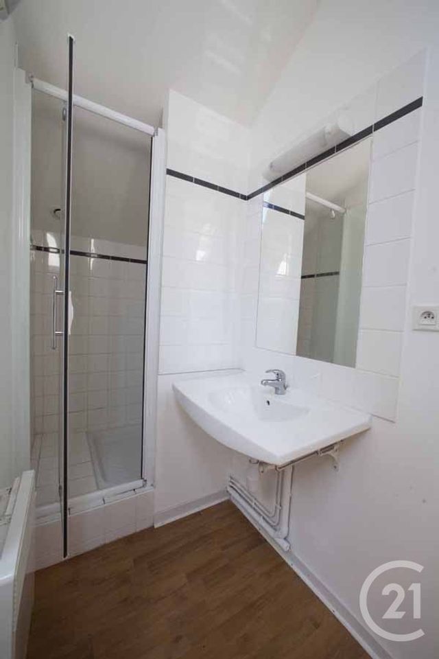 Appartement Duplex à louer - 2 pièces - 40.5 m2 - TROYES - 10 - CHAMPAGNE-ARDENNE - Century 21 Martinot Immobilier