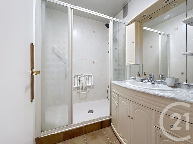 Appartement F3 à louer - 3 pièces - 65.0 m2 - ST ANDRE LES VERGERS - 10 - CHAMPAGNE-ARDENNE - Century 21 Martinot Immobilier