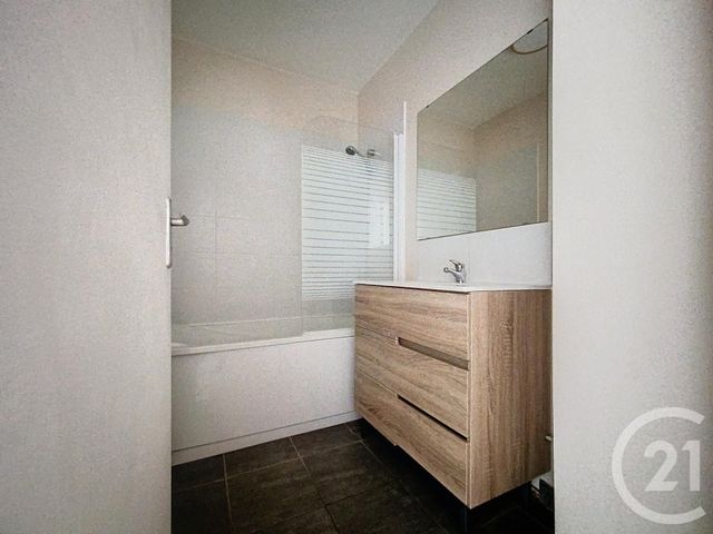 Appartement T2 à louer - 2 pièces - 52.49 m2 - LA CHAPELLE ST LUC - 10 - CHAMPAGNE-ARDENNE - Century 21 Martinot Immobilier