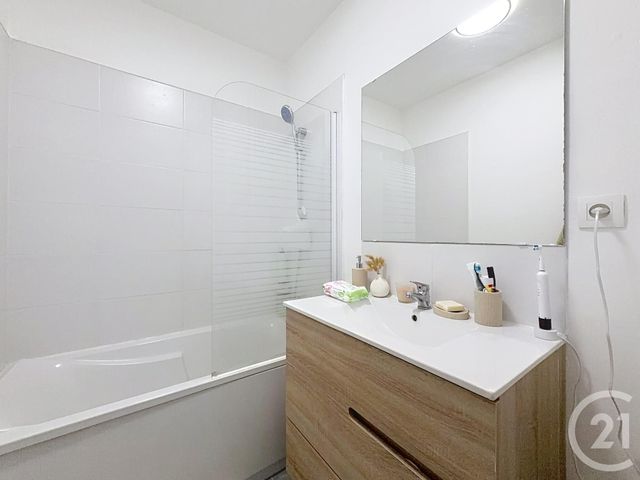 Appartement T2 à louer - 2 pièces - 52.49 m2 - LA CHAPELLE ST LUC - 10 - CHAMPAGNE-ARDENNE - Century 21 Martinot Immobilier