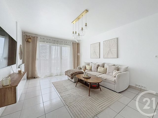 Appartement T2 à louer - 2 pièces - 52.49 m2 - LA CHAPELLE ST LUC - 10 - CHAMPAGNE-ARDENNE - Century 21 Martinot Immobilier