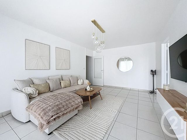 Appartement T2 à louer - 2 pièces - 52.49 m2 - LA CHAPELLE ST LUC - 10 - CHAMPAGNE-ARDENNE - Century 21 Martinot Immobilier