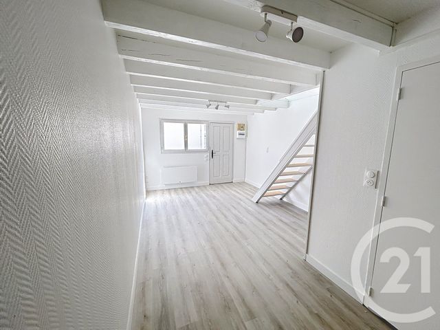 Appartement Duplex à louer - 2 pièces - 26.75 m2 - TROYES - 10 - CHAMPAGNE-ARDENNE - Century 21 Martinot Immobilier