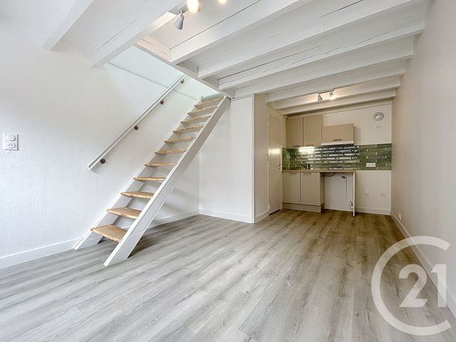 Appartement Duplex à louer - 2 pièces - 26.75 m2 - TROYES - 10 - CHAMPAGNE-ARDENNE - Century 21 Martinot Immobilier