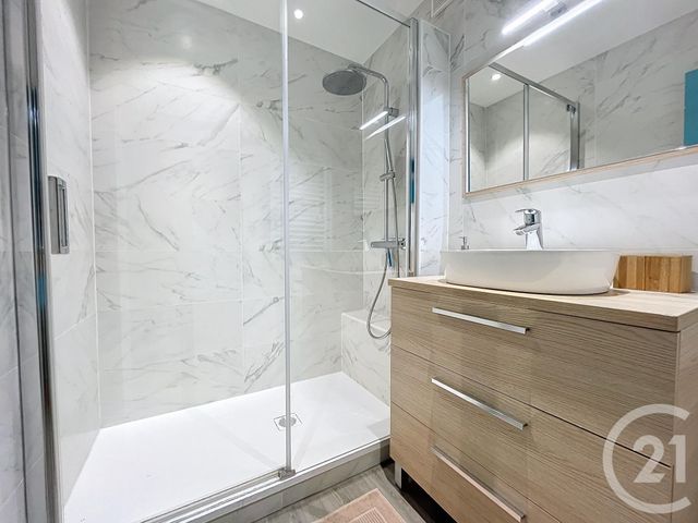 Appartement F3 à louer - 3 pièces - 62.42 m2 - ST ANDRE LES VERGERS - 10 - CHAMPAGNE-ARDENNE - Century 21 Martinot Immobilier