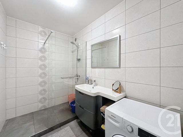 Appartement T4 à vendre - 4 pièces - 94.35 m2 - ST ANDRE LES VERGERS - 10 - CHAMPAGNE-ARDENNE - Century 21 Martinot Immobilier