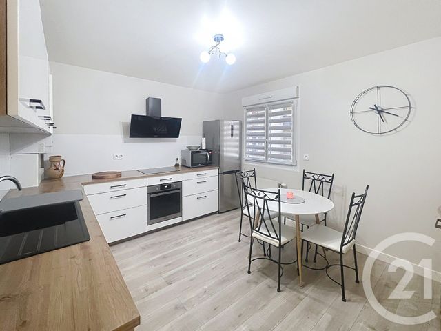 Appartement T4 à vendre - 4 pièces - 94.35 m2 - ST ANDRE LES VERGERS - 10 - CHAMPAGNE-ARDENNE - Century 21 Martinot Immobilier