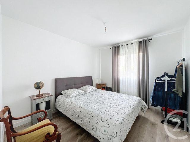 Appartement T4 à vendre - 4 pièces - 94.35 m2 - ST ANDRE LES VERGERS - 10 - CHAMPAGNE-ARDENNE - Century 21 Martinot Immobilier