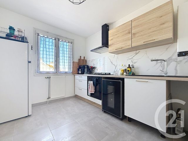 Appartement F3 à louer - 4 pièces - 72.0 m2 - TROYES - 10 - CHAMPAGNE-ARDENNE - Century 21 Martinot Immobilier
