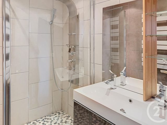 Appartement F3 à vendre - 3 pièces - 62.3 m2 - ST ANDRE LES VERGERS - 10 - CHAMPAGNE-ARDENNE - Century 21 Martinot Immobilier