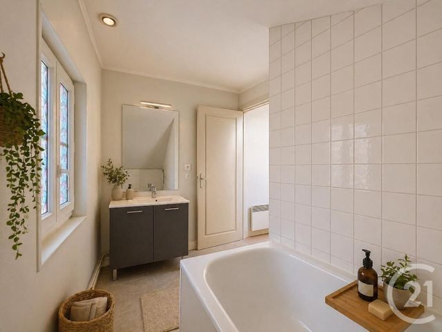 Appartement F5 à vendre - 4 pièces - 103.85 m2 - TROYES - 10 - CHAMPAGNE-ARDENNE - Century 21 Martinot Immobilier
