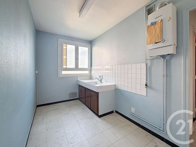 Appartement à vendre - 2 pièces - 44.7 m2 - ST JULIEN LES VILLAS - 10 - CHAMPAGNE-ARDENNE - Century 21 Martinot Immobilier