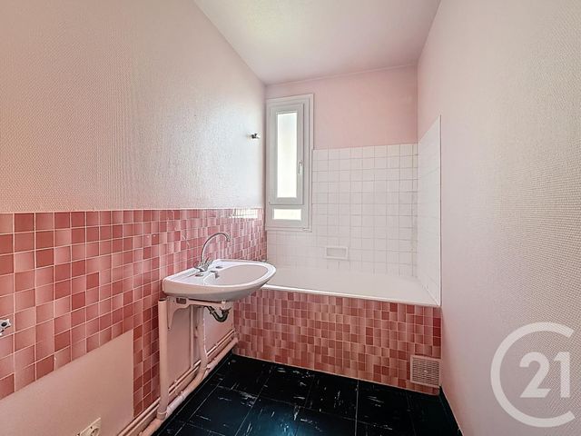 Appartement à vendre - 2 pièces - 44.7 m2 - ST JULIEN LES VILLAS - 10 - CHAMPAGNE-ARDENNE - Century 21 Martinot Immobilier