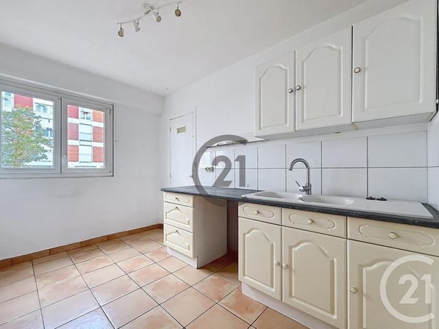 Appartement T3 à vendre - 3 pièces - 67.33 m2 - ST ANDRE LES VERGERS - 10 - CHAMPAGNE-ARDENNE - Century 21 Martinot Immobilier