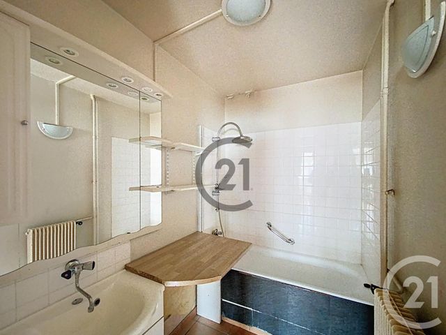 Appartement T3 à vendre - 3 pièces - 67.33 m2 - ST ANDRE LES VERGERS - 10 - CHAMPAGNE-ARDENNE - Century 21 Martinot Immobilier