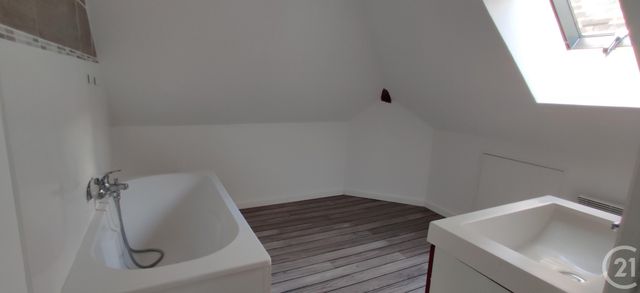 Appartement F3 à louer - 3 pièces - 81.0 m2 - TROYES - 10 - CHAMPAGNE-ARDENNE - Century 21 Martinot Immobilier