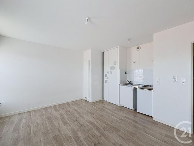 Appartement F1 à louer - 1 pièce - 27.0 m2 - TROYES - 10 - CHAMPAGNE-ARDENNE - Century 21 Martinot Immobilier