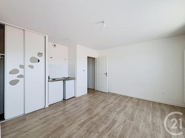 Appartement F1 à louer - 1 pièce - 27.0 m2 - TROYES - 10 - CHAMPAGNE-ARDENNE - Century 21 Martinot Immobilier