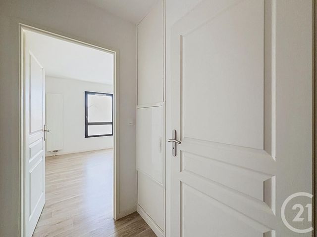 Appartement F1 à louer - 1 pièce - 27.0 m2 - TROYES - 10 - CHAMPAGNE-ARDENNE - Century 21 Martinot Immobilier