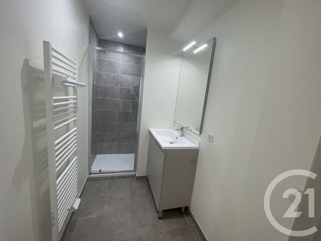 Appartement à louer - 2 pièces - 48.0 m2 - TROYES - 10 - CHAMPAGNE-ARDENNE - Century 21 Martinot Immobilier