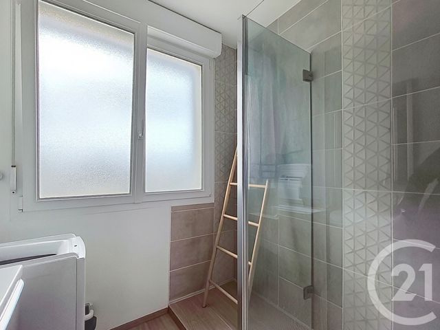 Appartement F4 à vendre - 4 pièces - 77.5 m2 - ST ANDRE LES VERGERS - 10 - CHAMPAGNE-ARDENNE - Century 21 Martinot Immobilier