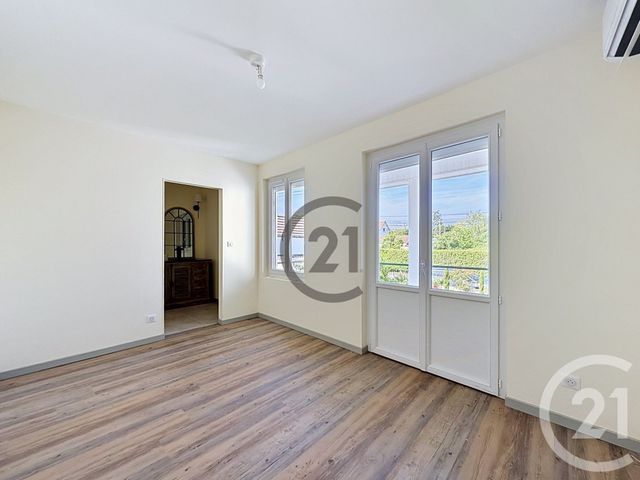 maison à vendre - 9 pièces - 140.0 m2 - ST JULIEN LES VILLAS - 10 - CHAMPAGNE-ARDENNE - Century 21 Martinot Immobilier