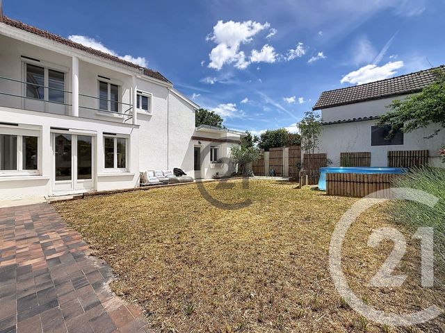 maison à vendre - 9 pièces - 140.0 m2 - ST JULIEN LES VILLAS - 10 - CHAMPAGNE-ARDENNE - Century 21 Martinot Immobilier