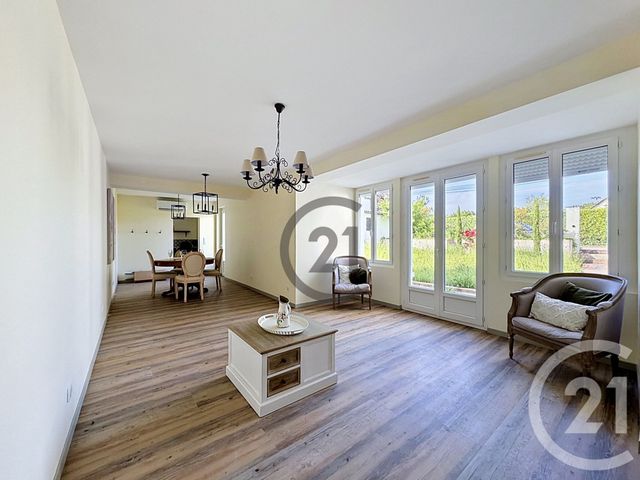 maison à vendre - 9 pièces - 140.0 m2 - ST JULIEN LES VILLAS - 10 - CHAMPAGNE-ARDENNE - Century 21 Martinot Immobilier