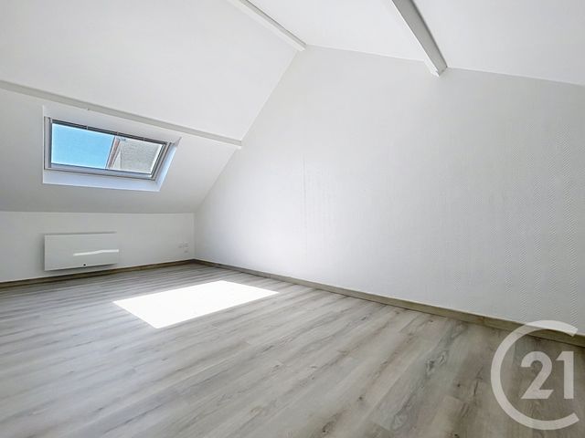 Appartement Duplex à louer - 2 pièces - 26.4 m2 - TROYES - 10 - CHAMPAGNE-ARDENNE - Century 21 Martinot Immobilier