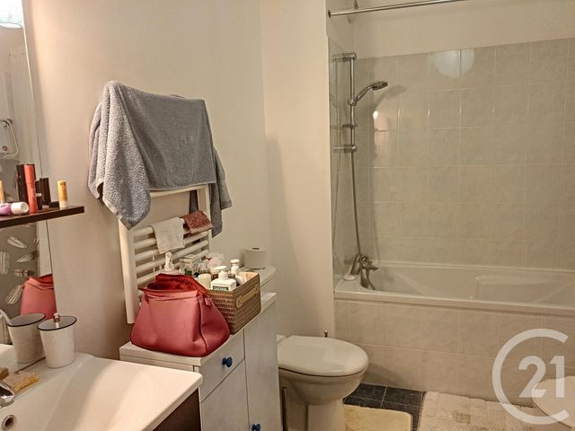 Appartement F2 à louer - 2 pièces - 42.0 m2 - ST JULIEN LES VILLAS - 10 - CHAMPAGNE-ARDENNE - Century 21 Martinot Immobilier