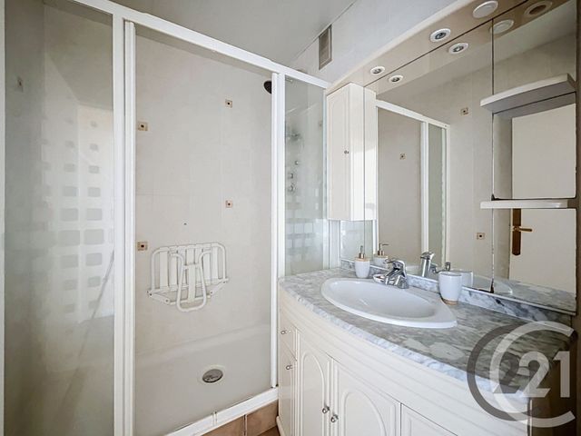 Appartement à vendre - 3 pièces - 61.8 m2 - ST ANDRE LES VERGERS - 10 - CHAMPAGNE-ARDENNE - Century 21 Martinot Immobilier