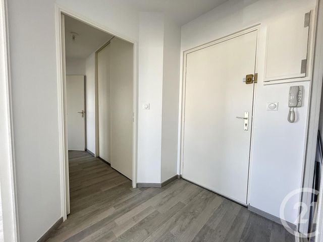 Appartement F2 à louer - 2 pièces - 49.0 m2 - ST ANDRE LES VERGERS - 10 - CHAMPAGNE-ARDENNE - Century 21 Martinot Immobilier