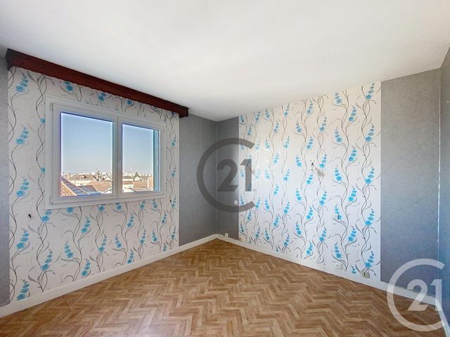Appartement T3 à vendre - 3 pièces - 64.37 m2 - STE SAVINE - 10 - CHAMPAGNE-ARDENNE - Century 21 Martinot Immobilier