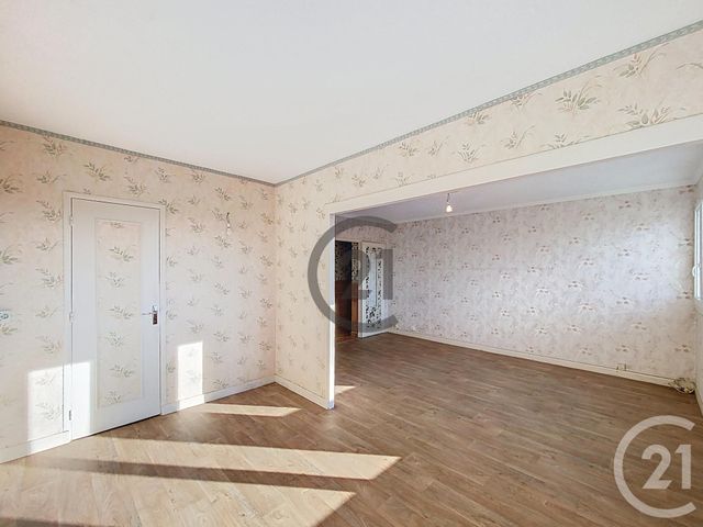 Appartement T3 à vendre - 3 pièces - 64.37 m2 - STE SAVINE - 10 - CHAMPAGNE-ARDENNE - Century 21 Martinot Immobilier