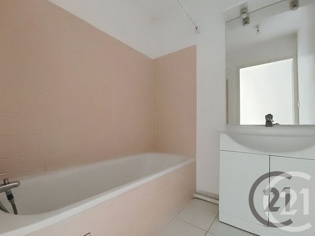Appartement à louer - 2 pièces - 40.0 m2 - TROYES - 10 - CHAMPAGNE-ARDENNE - Century 21 Martinot Immobilier