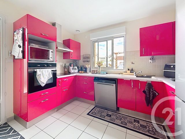 Appartement T5 à louer - 5 pièces - 135.0 m2 - STE SAVINE - 10 - CHAMPAGNE-ARDENNE - Century 21 Martinot Immobilier