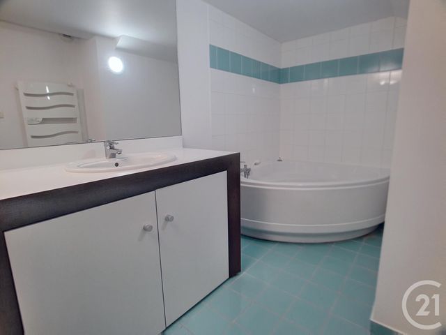 Appartement F3 à louer - 3 pièces - 74.0 m2 - TROYES - 10 - CHAMPAGNE-ARDENNE - Century 21 Martinot Immobilier