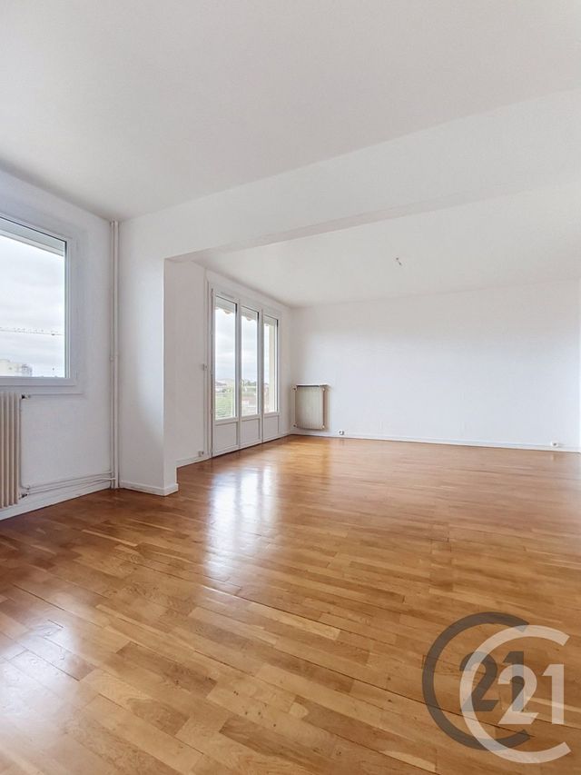Appartement F4 à louer - 4 pièces - 73.56 m2 - ST ANDRE LES VERGERS - 10 - CHAMPAGNE-ARDENNE - Century 21 Martinot Immobilier