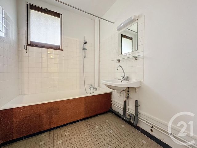 Appartement F1 à louer - 1 pièce - 36.0 m2 - TROYES - 10 - CHAMPAGNE-ARDENNE - Century 21 Martinot Immobilier