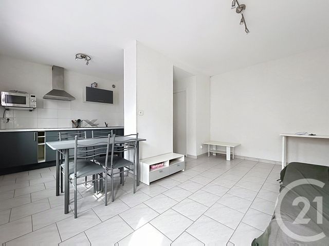 Appartement F2 à louer - 2 pièces - 44.0 m2 - 10 - CHAMPAGNE-ARDENNE - Century 21 Martinot Immobilier