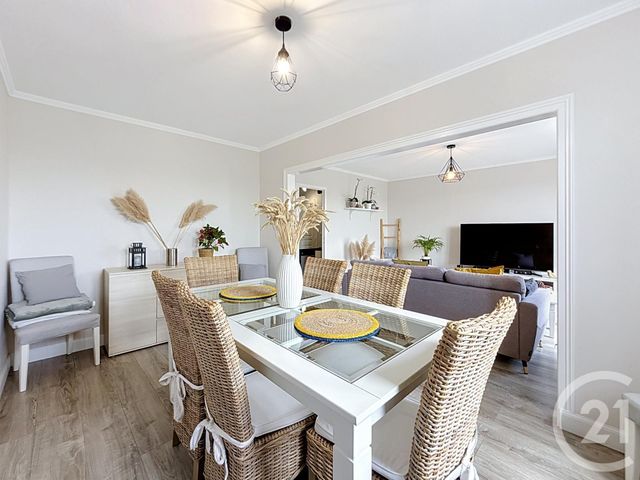 Appartement F4 à vendre - 4 pièces - 77.83 m2 - ST JULIEN LES VILLAS - 10 - CHAMPAGNE-ARDENNE - Century 21 Martinot Immobilier