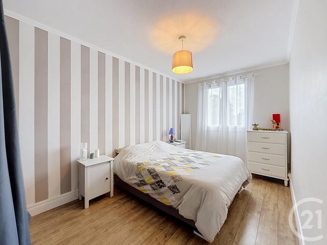 Appartement F4 à vendre - 4 pièces - 77.83 m2 - ST JULIEN LES VILLAS - 10 - CHAMPAGNE-ARDENNE - Century 21 Martinot Immobilier